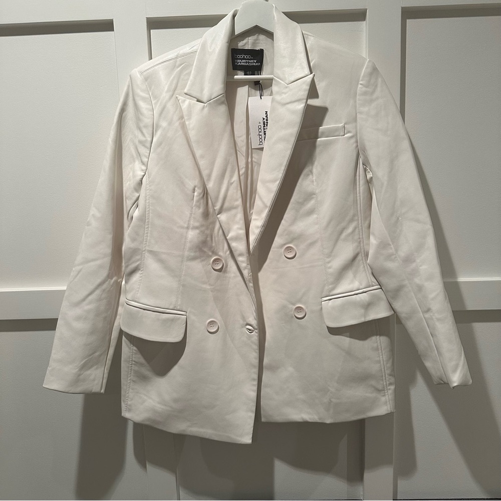 BOOHOO x KOURTNEY KARDASHIAN double breasted faux leather blazer